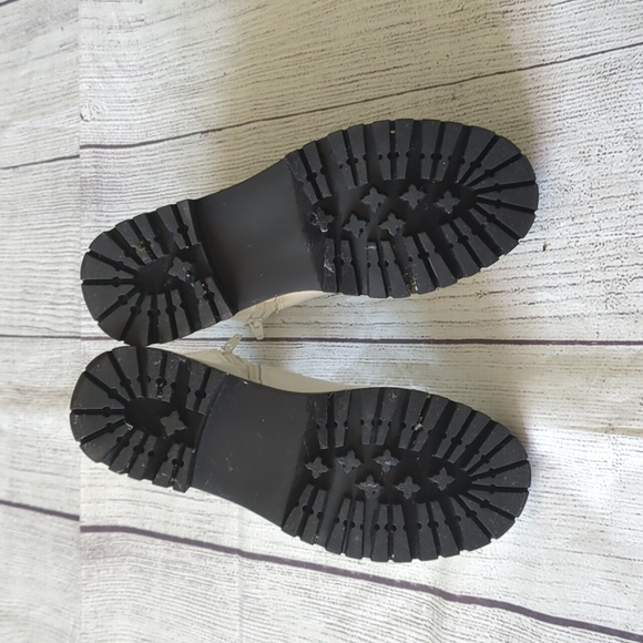 Woman's boots - Picture 8 of 8